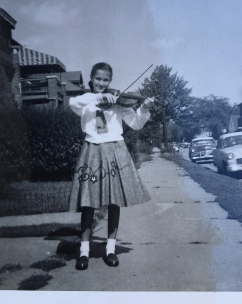 Little girl playing the violin